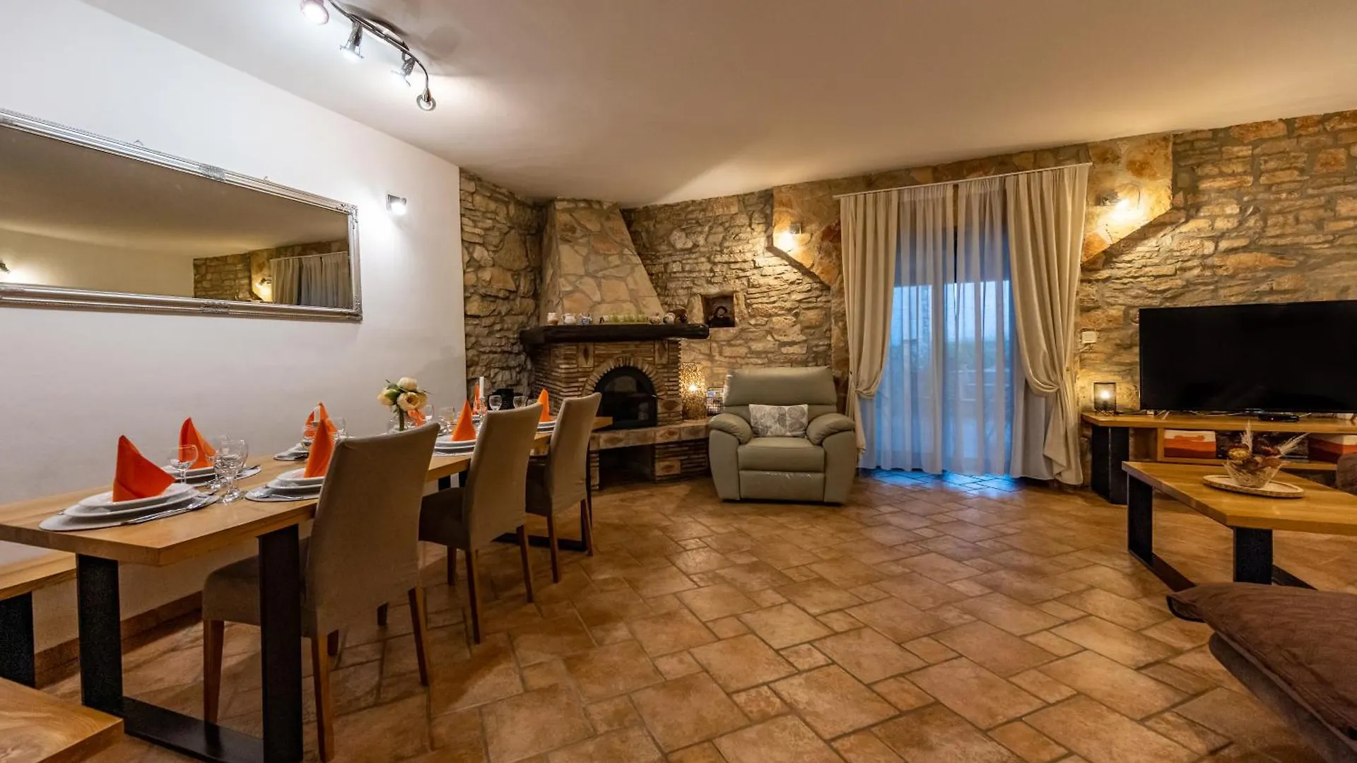 Villa Dominique Svetvinčenat 0*,  Chorvatsko