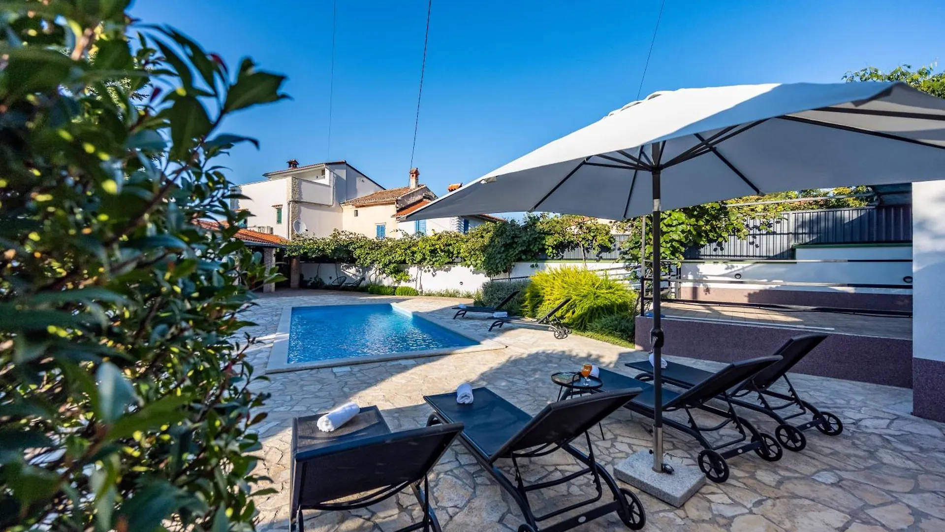 kontakty Villa Dominique